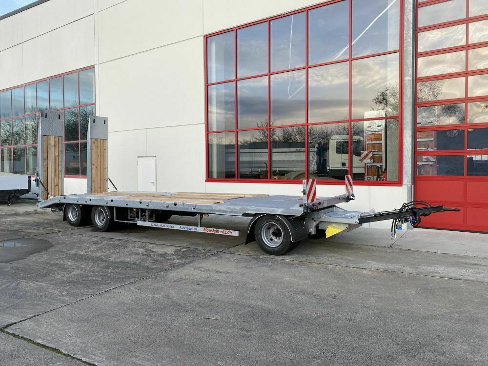 Möslein 3 Achs Tieflader mit gerader Ladefläche 9 m, Ne - Reboque baixa: foto 4 Möslein 3 Achs Tieflader mit gerader Ladefläche 9 m, Ne - Reboque baixa: foto 4