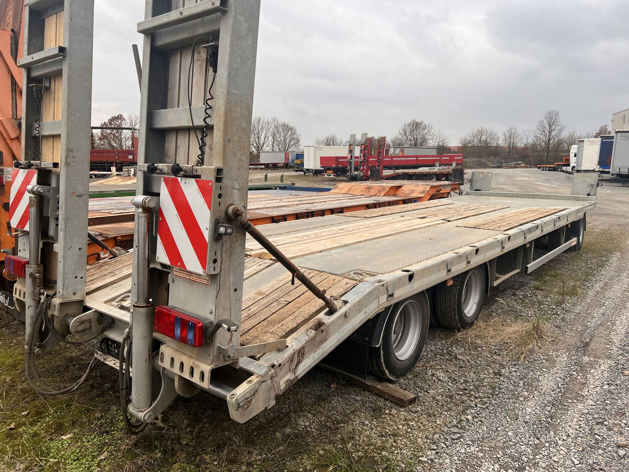 Möslein 3 Achs Tiefladeranhänger 9 m Ladefläche - Reboque baixa: foto 3 Möslein 3 Achs Tiefladeranhänger 9 m Ladefläche - Reboque baixa: foto 3