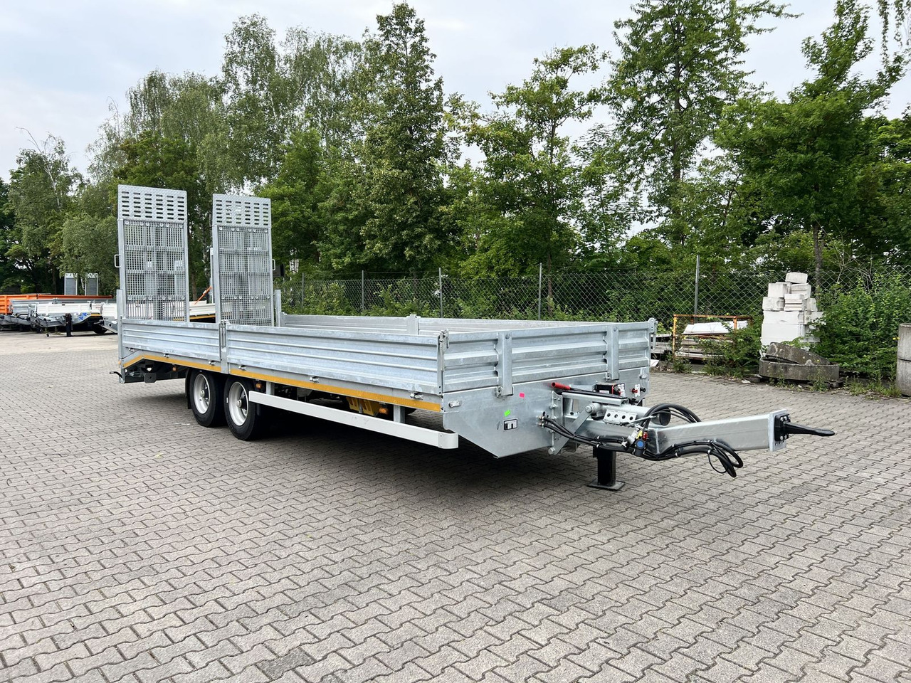 Möslein Neuer Tandemtieflader, 7,28 m Ladefläche, breit - Reboque baixa: foto 1 Möslein Neuer Tandemtieflader, 7,28 m Ladefläche, breit - Reboque baixa: foto 1