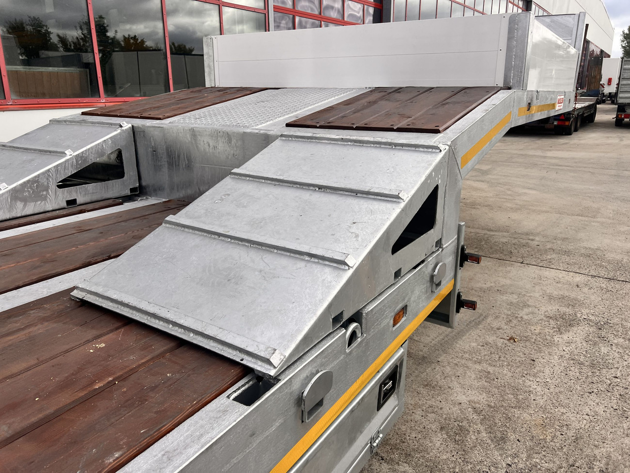 Möslein ST 3 3 Achs Satteltieflader neu - Semireboque baixa: foto 4 Möslein ST 3 3 Achs Satteltieflader neu - Semireboque baixa: foto 4