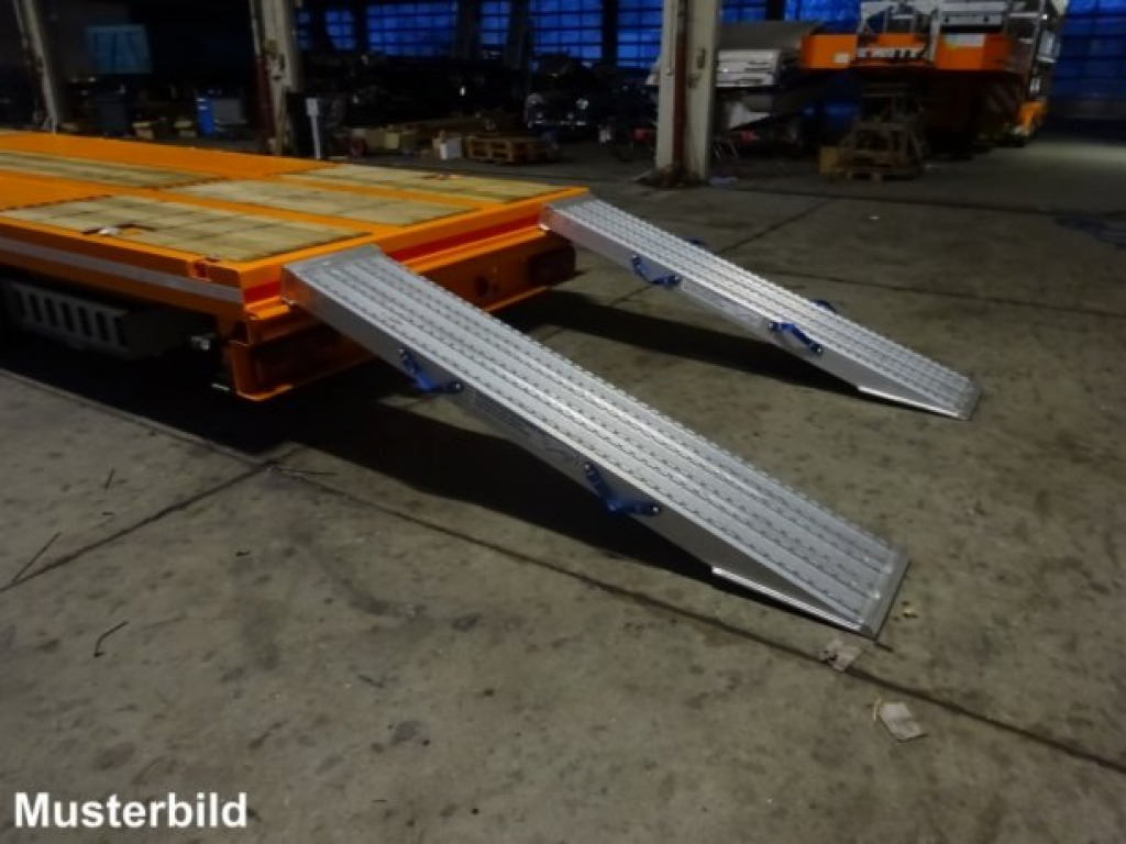 Möslein ST 3 Plato 8,7 3 Achs Satteltieflader Plato 45 t GGfür Fertigteile, Baumaschinen - Semireboque baixa: foto 2 Möslein ST 3 Plato 8,7 3 Achs Satteltieflader Plato 45 t GGfür Fertigteile, Baumaschinen - Semireboque baixa: foto 2