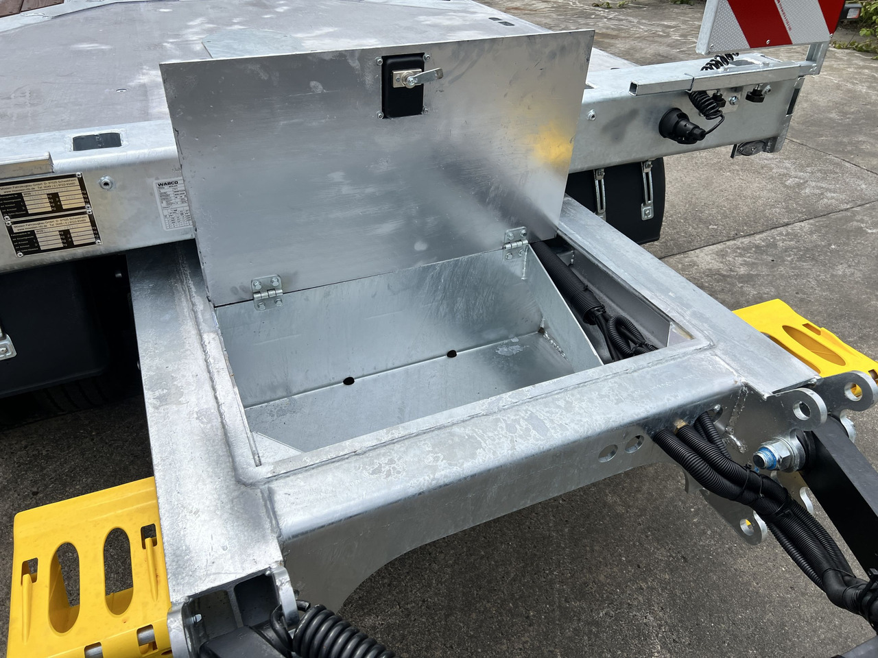 Möslein T 3-9,20 F 3 Achs Tieflader mit gerader Ladefläche 9 m, Neufahrzeug - Reboque baixa: foto 3 Möslein T 3-9,20 F 3 Achs Tieflader mit gerader Ladefläche 9 m, Neufahrzeug - Reboque baixa: foto 3