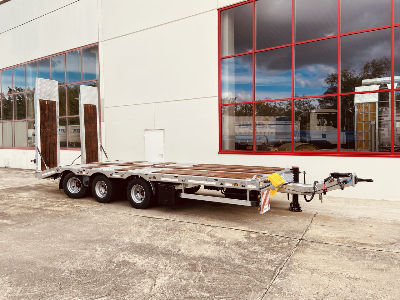 Möslein TT 31 31 t Tridem- Tieflader 3 Achs, 8 m LadeflächeNeufahrzeug - Reboque baixa: foto 4 Möslein TT 31 31 t Tridem- Tieflader 3 Achs, 8 m LadeflächeNeufahrzeug - Reboque baixa: foto 4