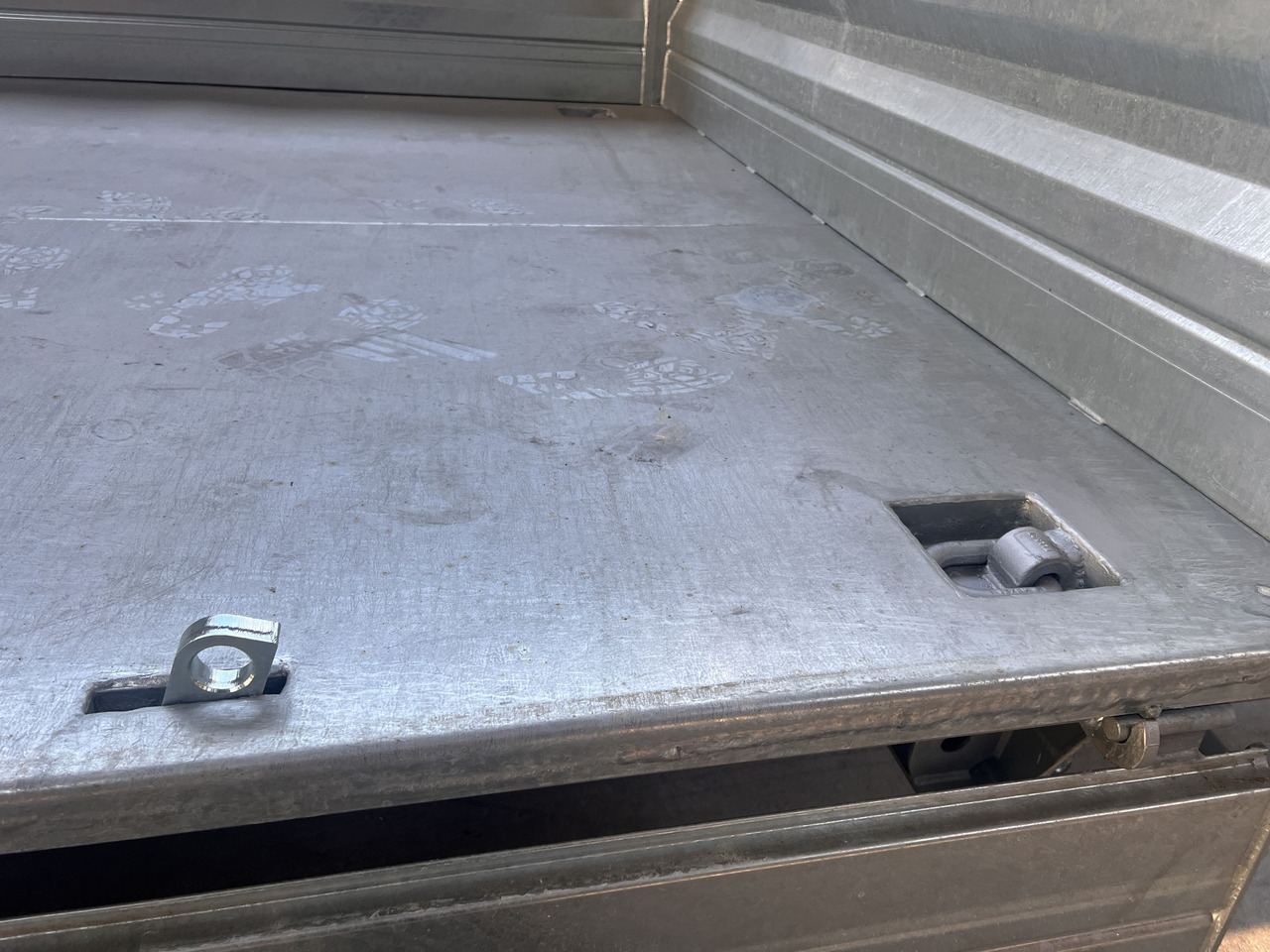 Möslein TTD 14 5,70 m 14 t Tandem- Kipper Tieflader 5,70 m lang, Breite Reifen-- Neufahrzeug -- - Reboque basculante: foto 3 Möslein TTD 14 5,70 m 14 t Tandem- Kipper Tieflader 5,70 m lang, Breite Reifen-- Neufahrzeug -- - Reboque basculante: foto 3