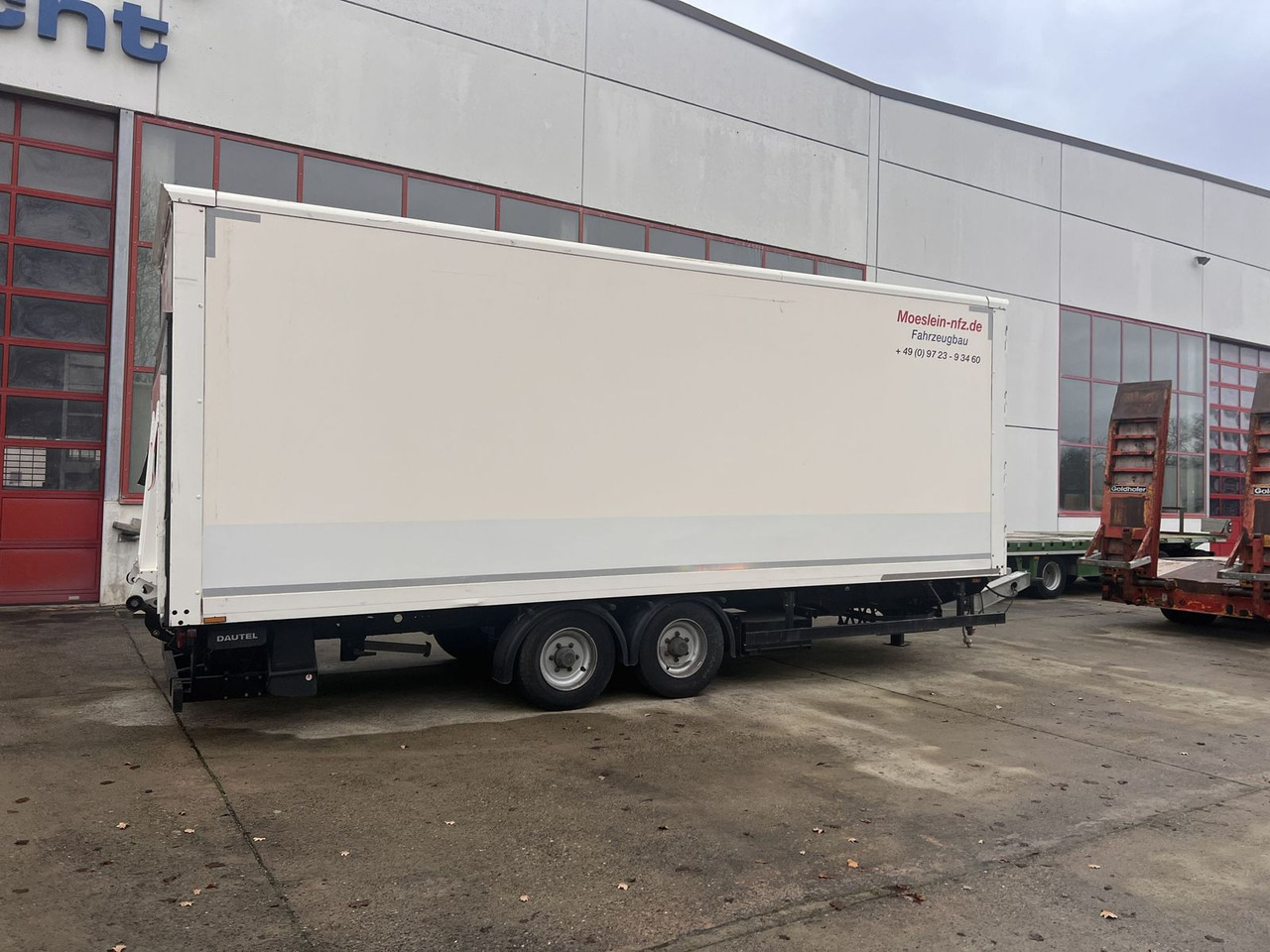 Möslein Tandem Koffer mit Ladebordwand 1,5 t + Durchlad - Reboque furgão: foto 3 Möslein Tandem Koffer mit Ladebordwand 1,5 t + Durchlad - Reboque furgão: foto 3