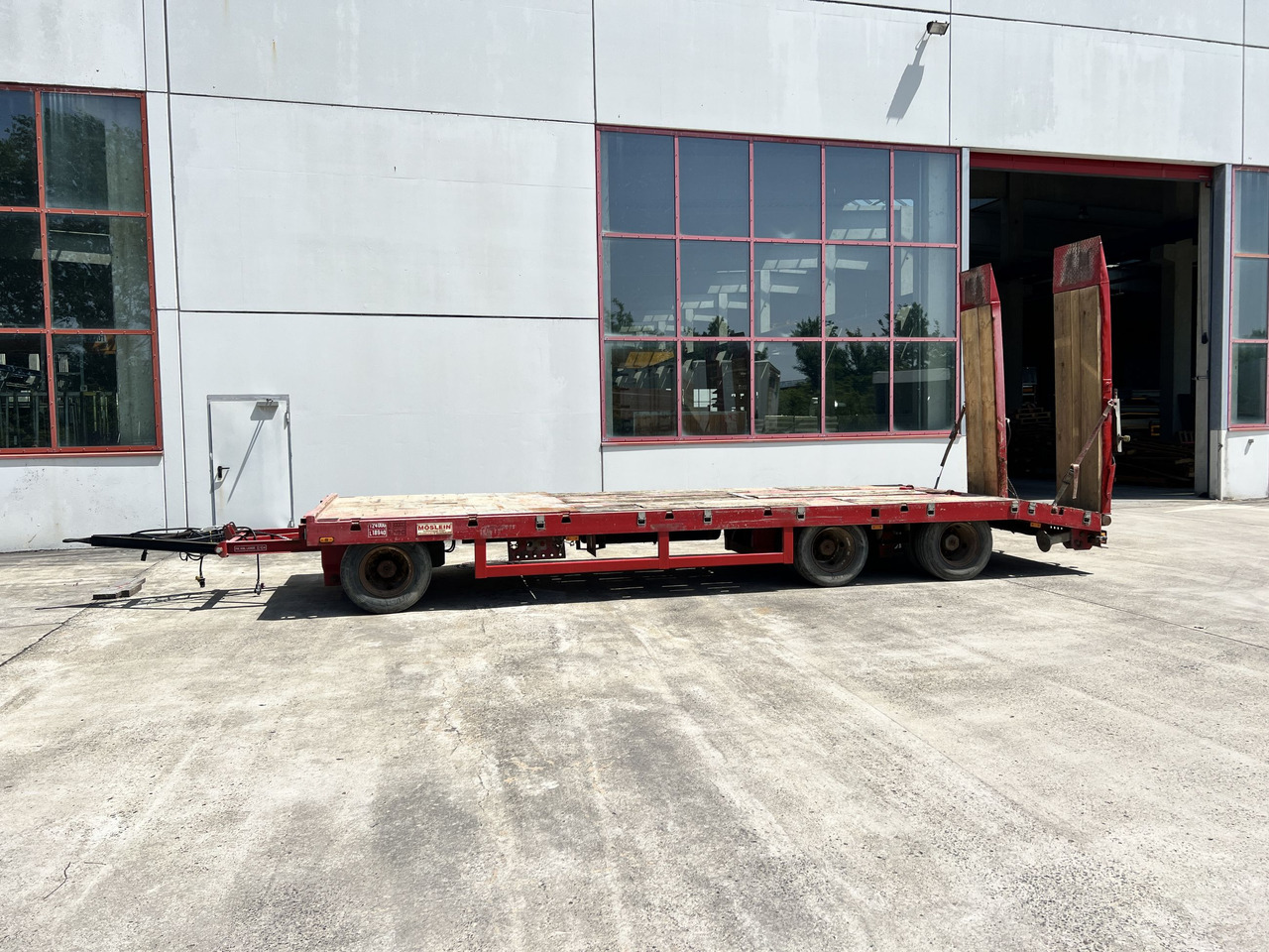 T3 3 Achs Tiefladeranhänger mit gerader Ladefläche - Reboque baixa: foto 1 T3 3 Achs Tiefladeranhänger mit gerader Ladefläche - Reboque baixa: foto 1