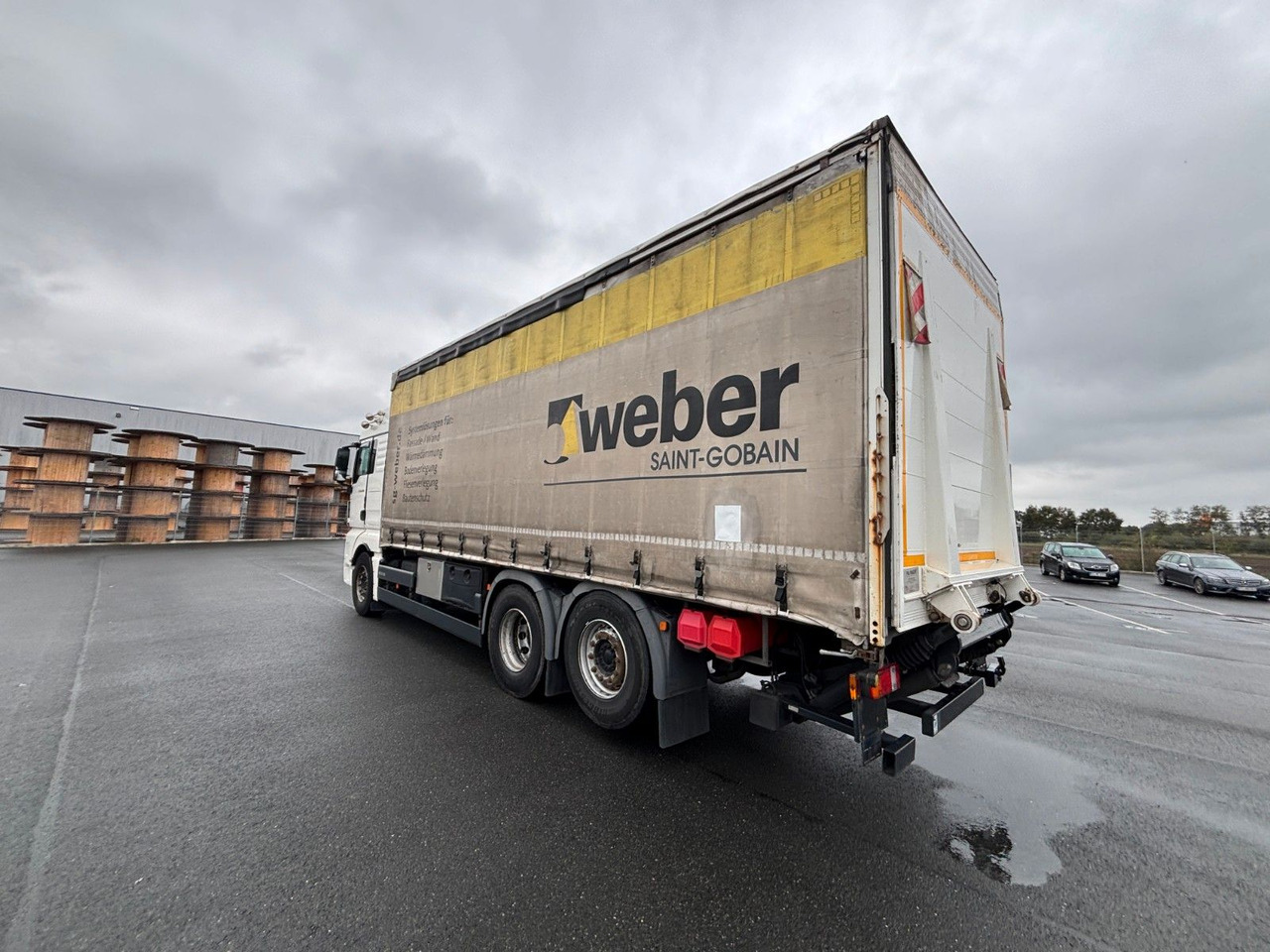 MAN TGX 26.480 mit Ladebordwand - Caminhão com lona: foto 4 MAN TGX 26.480 mit Ladebordwand - Caminhão com lona: foto 4