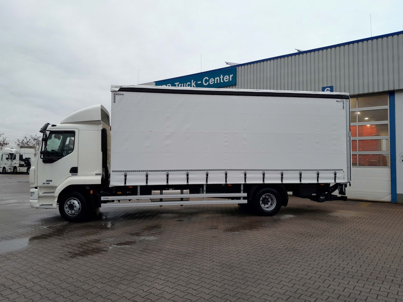 DAF FA XB 290 16t Junge Curtainsider - Caminhão com lona: foto 4 DAF FA XB 290 16t Junge Curtainsider - Caminhão com lona: foto 4