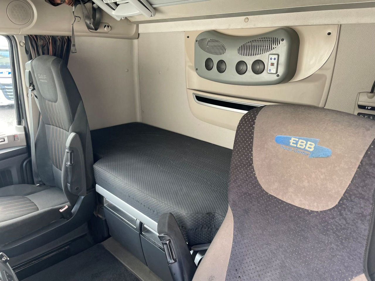 Locação de DAF FAT XF 530 SSC, Holztransport, Greifer mit Säge DAF FAT XF 530 SSC, Holztransport, Greifer mit Säge: foto 8 Locação de DAF FAT XF 530 SSC, Holztransport, Greifer mit Säge DAF FAT XF 530 SSC, Holztransport, Greifer mit Säge: foto 8