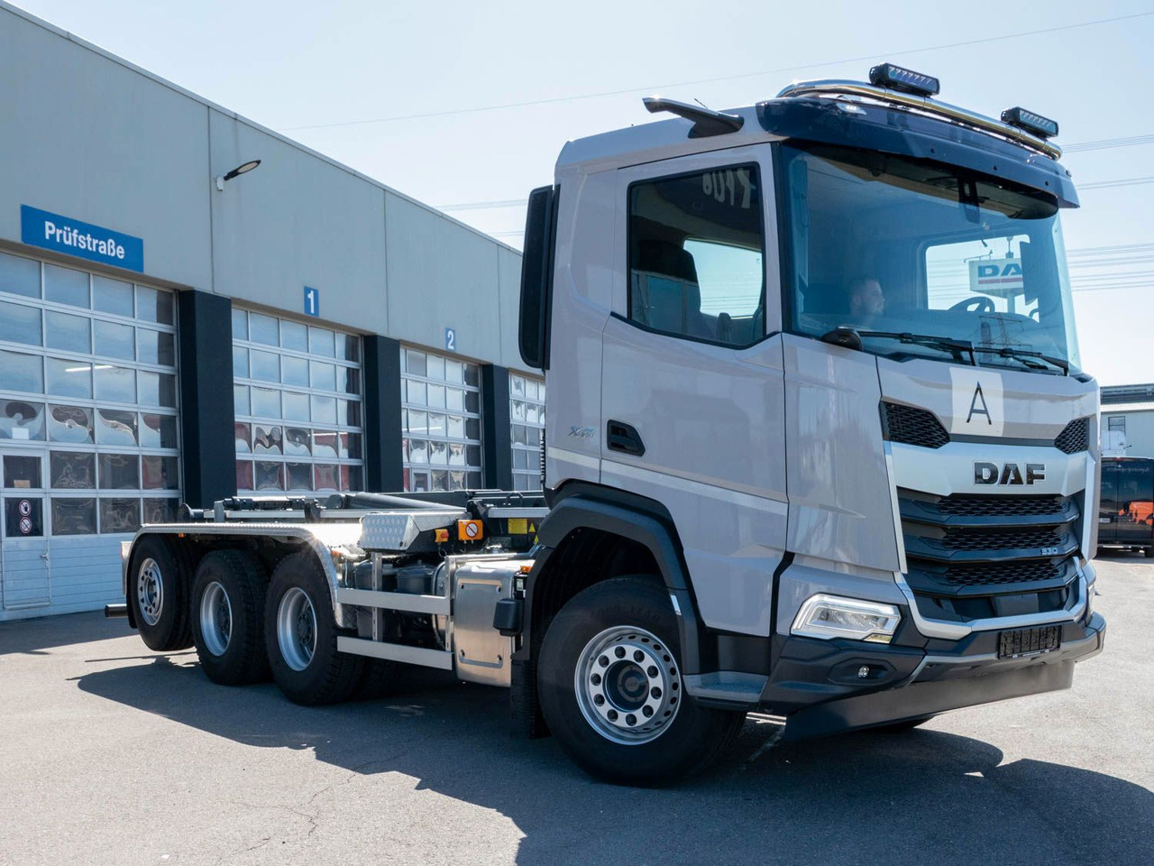 DAF XF 530 FAW mit VDL Abrollkipper DAF XF 530 FAW mit VDL Abrollkipper - Caminhão polibenne: foto 2 DAF XF 530 FAW mit VDL Abrollkipper DAF XF 530 FAW mit VDL Abrollkipper - Caminhão polibenne: foto 2