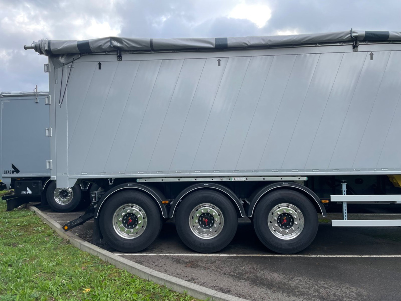 Wielton Bulk Master 51 cbm 3-Achs Alukipper Wielton Bulk Master 51 cbm 3-Achs Alukipper - Semireboque basculante: foto 4 Wielton Bulk Master 51 cbm 3-Achs Alukipper Wielton Bulk Master 51 cbm 3-Achs Alukipper - Semireboque basculante: foto 4
