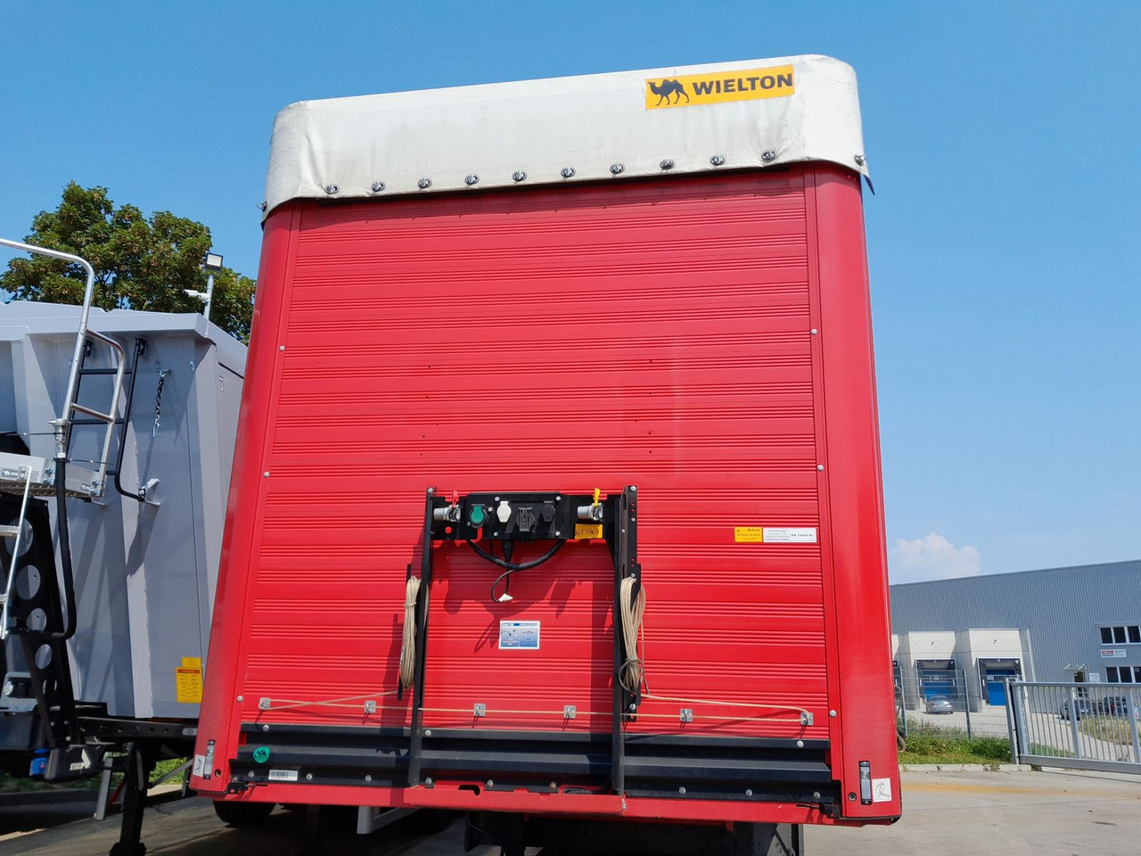 Wielton Strong Light Schiebeplanensattel NS3K - Semi-reboque de lona: foto 3 Wielton Strong Light Schiebeplanensattel NS3K - Semi-reboque de lona: foto 3