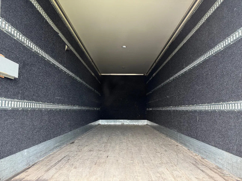 Caminhão furgão Volvo FM 330 2017: foto 6