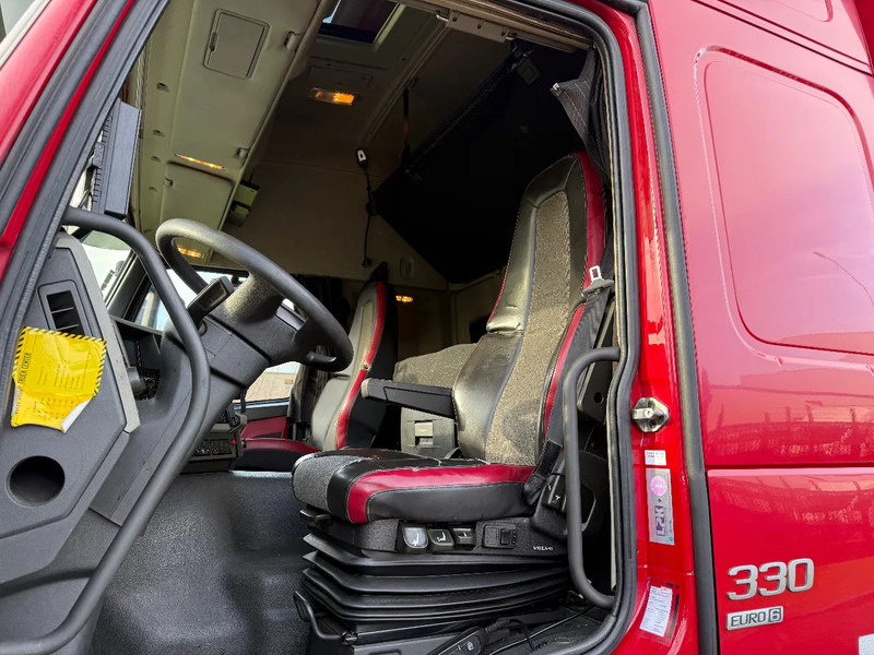 Caminhão furgão Volvo FM 330 2017: foto 10