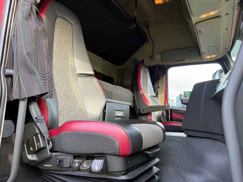 Caminhão furgão Volvo FM 330 2017: foto 9