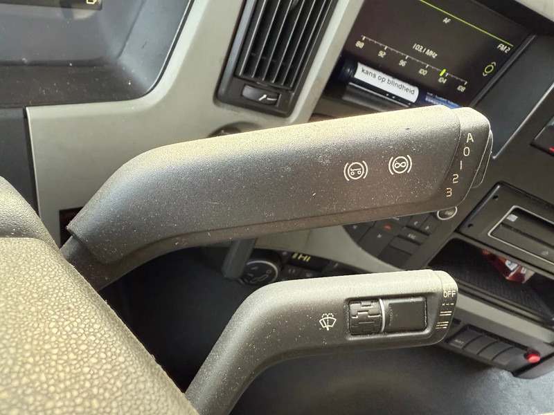 Caminhão furgão Volvo FM 330 2017: foto 17