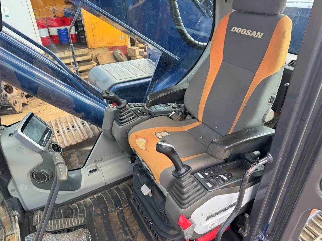 Escavadora de rastos Doosan DX 300 LC-3: foto 19