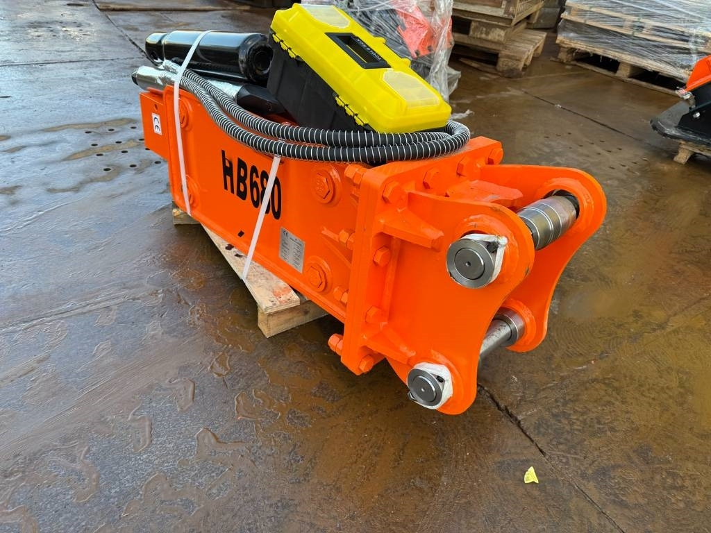 HB 680 hammer 4.5/6 ton - Martelo hidráulico de Máquina de construção: foto 2 HB 680 hammer 4.5/6 ton - Martelo hidráulico de Máquina de construção: foto 2