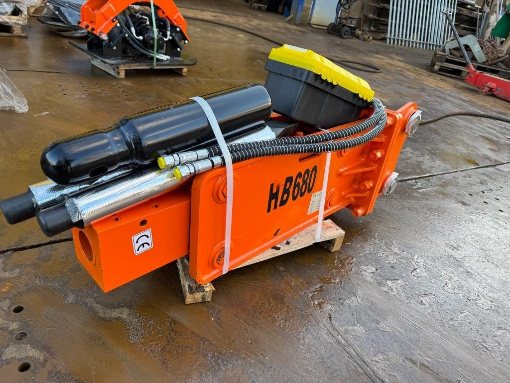 HB 680 hammer 4.5/6 ton - Martelo hidráulico de Máquina de construção: foto 1 HB 680 hammer 4.5/6 ton - Martelo hidráulico de Máquina de construção: foto 1