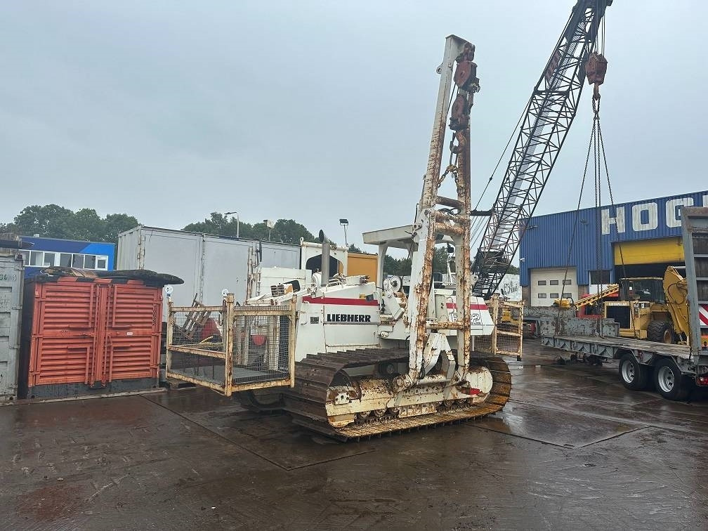 Liebherr RL 22 B - Colocar tubos: foto 1 Liebherr RL 22 B - Colocar tubos: foto 1