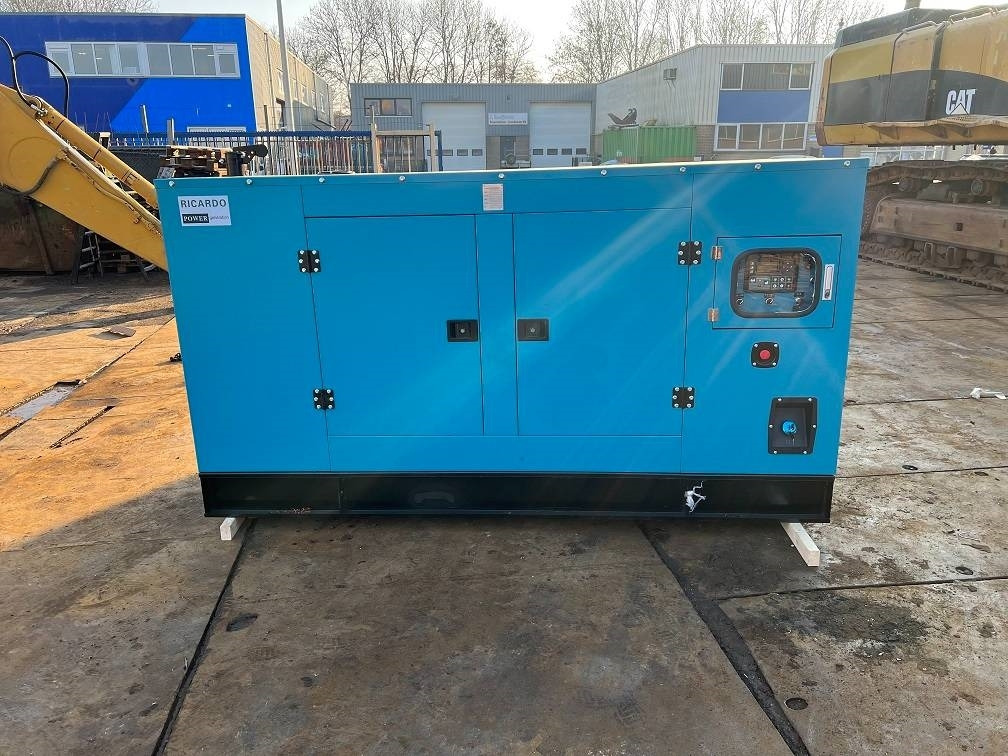 Ricardo 100KVA (80KW) SILENT GENERATOR 3 PHASE 50HZ 400V - Gerador elétrico: foto 1 Ricardo 100KVA (80KW) SILENT GENERATOR 3 PHASE 50HZ 400V - Gerador elétrico: foto 1
