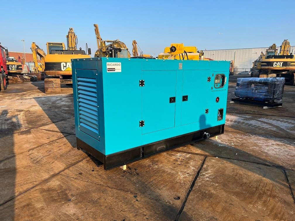 Ricardo 200KVA (160KW) SILENT GENERATOR 3 PHASE 50HZ 400V - Gerador elétrico: foto 1 Ricardo 200KVA (160KW) SILENT GENERATOR 3 PHASE 50HZ 400V - Gerador elétrico: foto 1