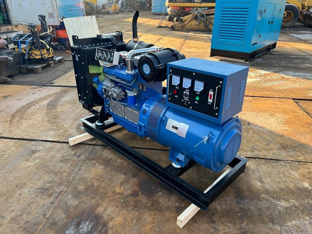Ricardo 50kva (40kw) generator 3 phase 50hz 400v unused - Gerador elétrico: foto 2 Ricardo 50kva (40kw) generator 3 phase 50hz 400v unused - Gerador elétrico: foto 2