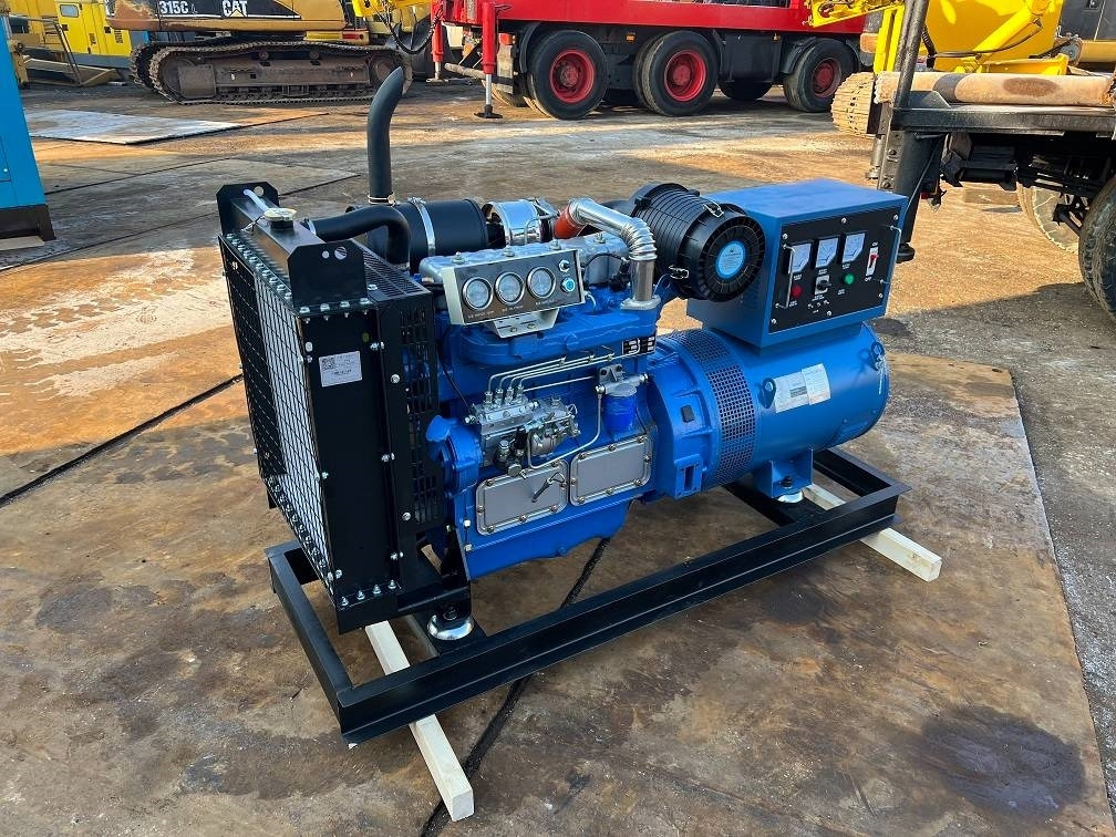 Ricardo 50kva (40kw) generator 3 phase 50hz 400v unused - Gerador elétrico: foto 1 Ricardo 50kva (40kw) generator 3 phase 50hz 400v unused - Gerador elétrico: foto 1