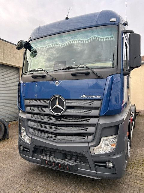 Mercedes-Benz 2548 - Caminhão transportador de contêineres/ Caixa móvel: foto 3 Mercedes-Benz 2548 - Caminhão transportador de contêineres/ Caixa móvel: foto 3