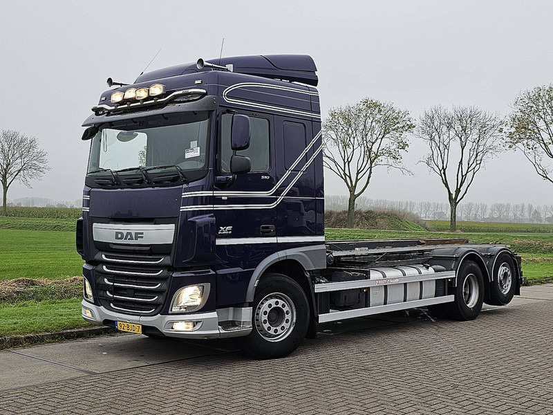 DAF XF 510 6X2 FAN STEERAXLE - Caminhão com sistema de cabo: foto 2 DAF XF 510 6X2 FAN STEERAXLE - Caminhão com sistema de cabo: foto 2