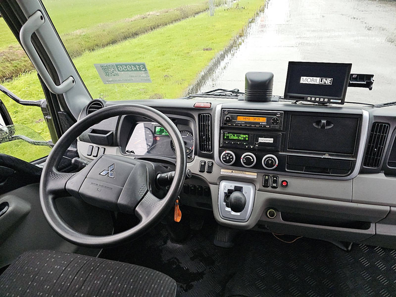 Fotografia de interior 1: Caminhão furgão FUSO 7C18 CANTER DUONIC AIRCO LIFT