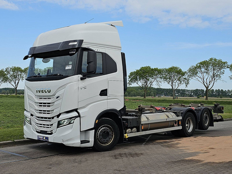 Iveco S-WAY AS260S46 LNG INT. STEERAXLE - Caminhão transportador de contêineres/ Caixa móvel: foto 2 Iveco S-WAY AS260S46 LNG INT. STEERAXLE - Caminhão transportador de contêineres/ Caixa móvel: foto 2