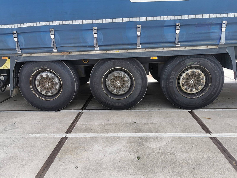 Semi-reboque de lona Krone SDP 02 BÄR 2 TONS TAILLIFT: foto 10 Semi-reboque de lona Krone SDP 02 BÄR 2 TONS TAILLIFT: foto 10