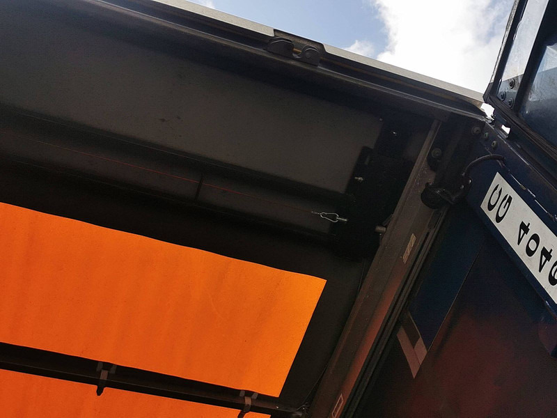 Semi-reboque de lona Krone SDP 02 BÄR 2 TONS TAILLIFT: foto 12 Semi-reboque de lona Krone SDP 02 BÄR 2 TONS TAILLIFT: foto 12