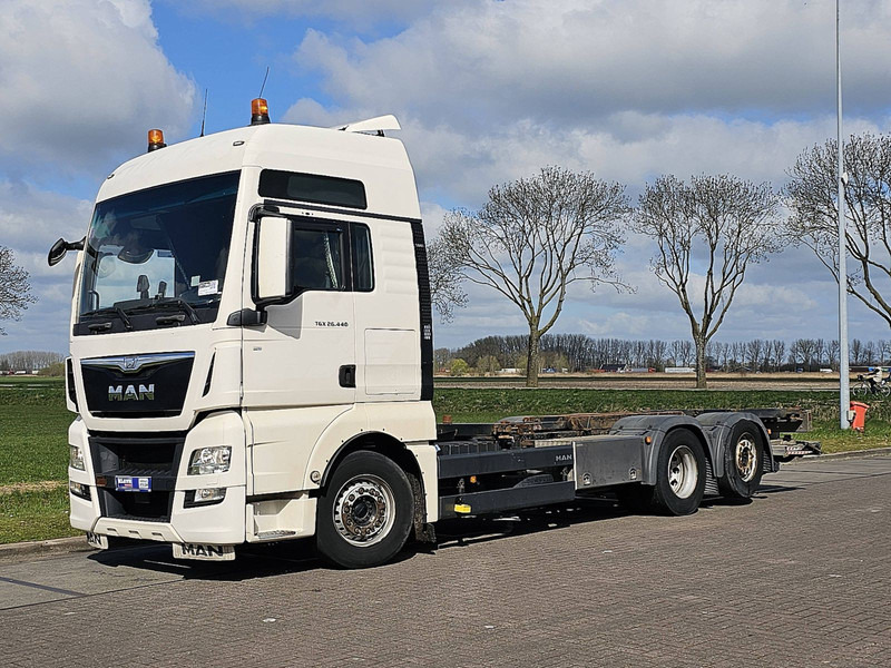 MAN 26.440 TGX XXL 6X2-4 STEER AXLE - Caminhão transportador de contêineres/ Caixa móvel: foto 2 MAN 26.440 TGX XXL 6X2-4 STEER AXLE - Caminhão transportador de contêineres/ Caixa móvel: foto 2