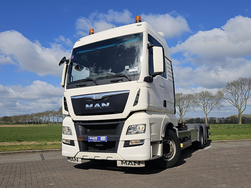 MAN 26.440 TGX XXL 6X2-4 STEER AXLE - Caminhão transportador de contêineres/ Caixa móvel: foto 1 MAN 26.440 TGX XXL 6X2-4 STEER AXLE - Caminhão transportador de contêineres/ Caixa móvel: foto 1