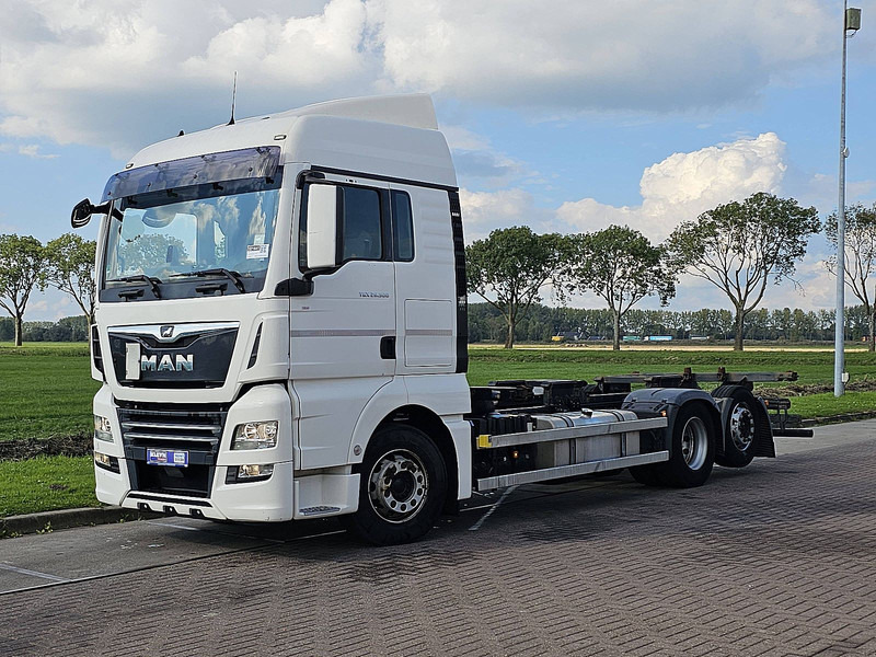 MAN 26.500 TGX - Caminhão transportador de contêineres/ Caixa móvel: foto 2 MAN 26.500 TGX - Caminhão transportador de contêineres/ Caixa móvel: foto 2