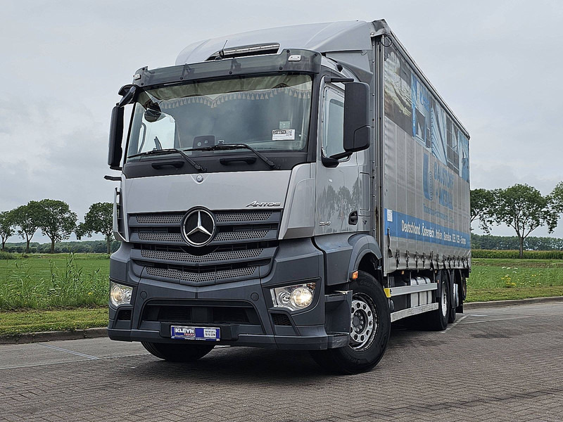 Mercedes-Benz ANTOS 2543 + FORKLIFT PALFINGER - Caminhão com lona: foto 1 Mercedes-Benz ANTOS 2543 + FORKLIFT PALFINGER - Caminhão com lona: foto 1