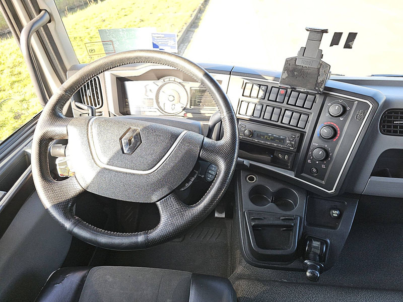 Fotografia de interior 2: Caminhão furgão Renault D 220 AIRCO LIFT SIDE DOOR