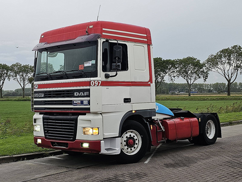 DAF XF 95.380 SPACECAB EURO 2 - Tractor: foto 2 DAF XF 95.380 SPACECAB EURO 2 - Tractor: foto 2