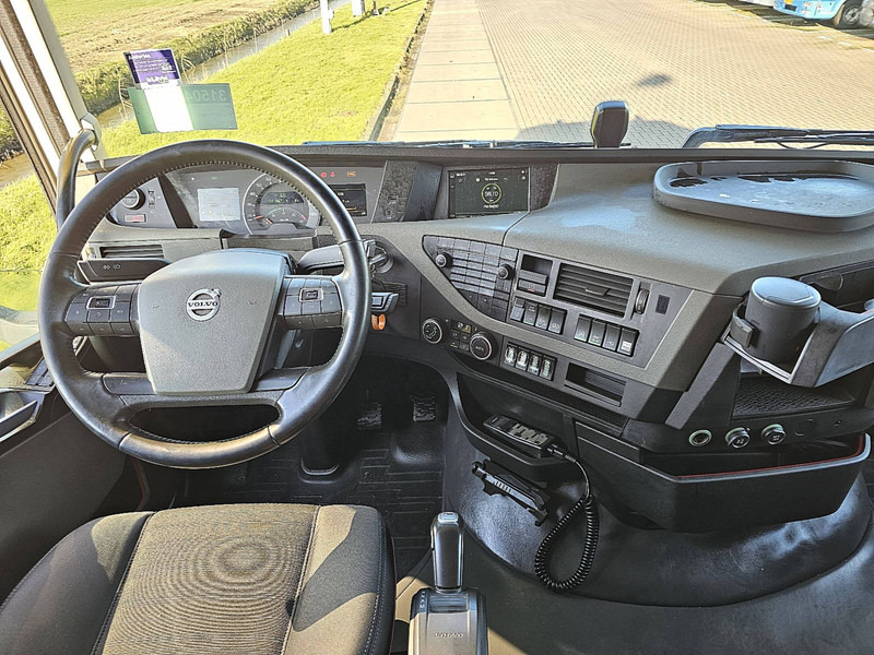 Fotografia de interior 1: Tractor Volvo FH 460 ALCOA'S I-SEE ACC