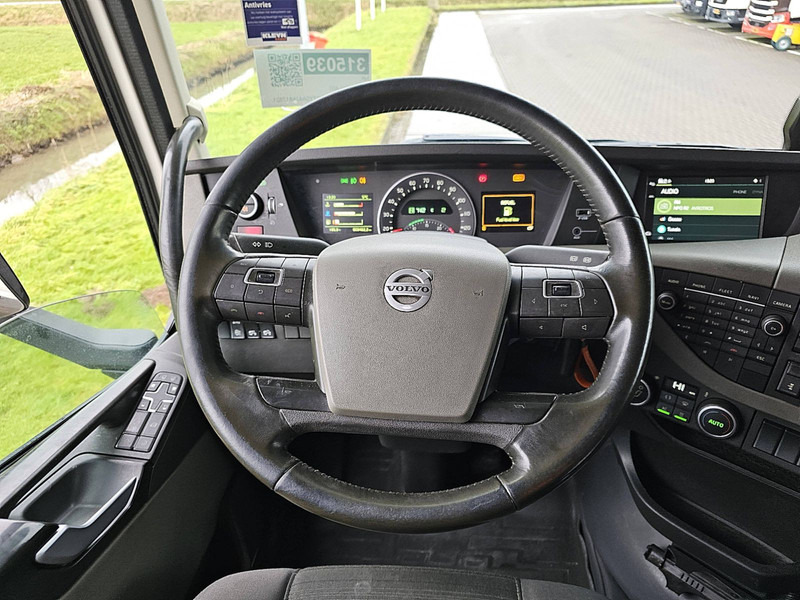 Fotografia de interior 2: Tractor Volvo FH 460 ALCOA'S I-SEE ACC