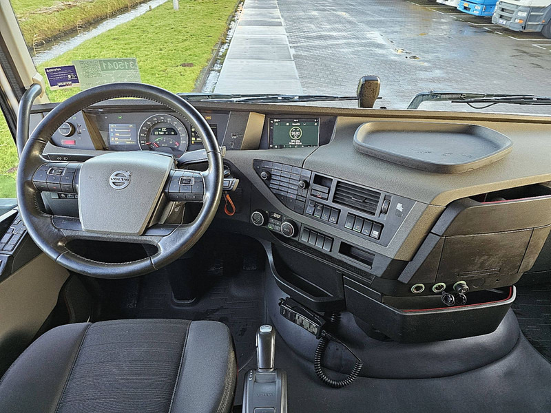 Fotografia de interior 1: Tractor Volvo FH 460 ALCOA'S I-SEE ACC