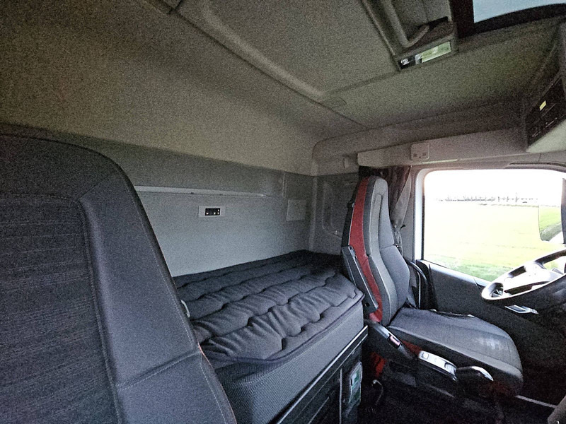 Locação de Volvo FH 500 6X2 STEERED PTO+HYDR Volvo FH 500 6X2 STEERED PTO+HYDR: foto 15 Locação de Volvo FH 500 6X2 STEERED PTO+HYDR Volvo FH 500 6X2 STEERED PTO+HYDR: foto 15