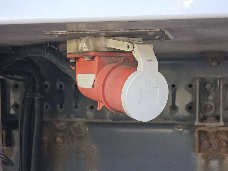 Caminhão frigorífico Volvo FM 330 6X2 FRIGOBL. LIFT: foto 17