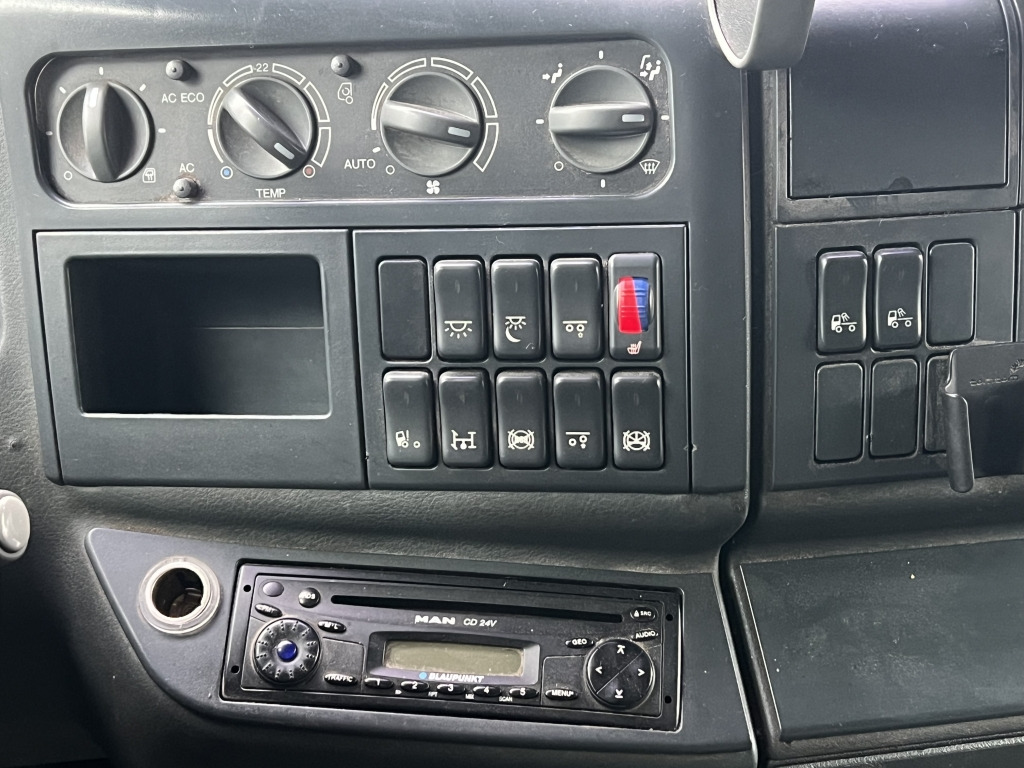 MAN TGA 26.440 6x2 LL Retarder Kran Palfinger 20002 - Caminhão com lona, Caminhão grua: foto 2 MAN TGA 26.440 6x2 LL Retarder Kran Palfinger 20002 - Caminhão com lona, Caminhão grua: foto 2