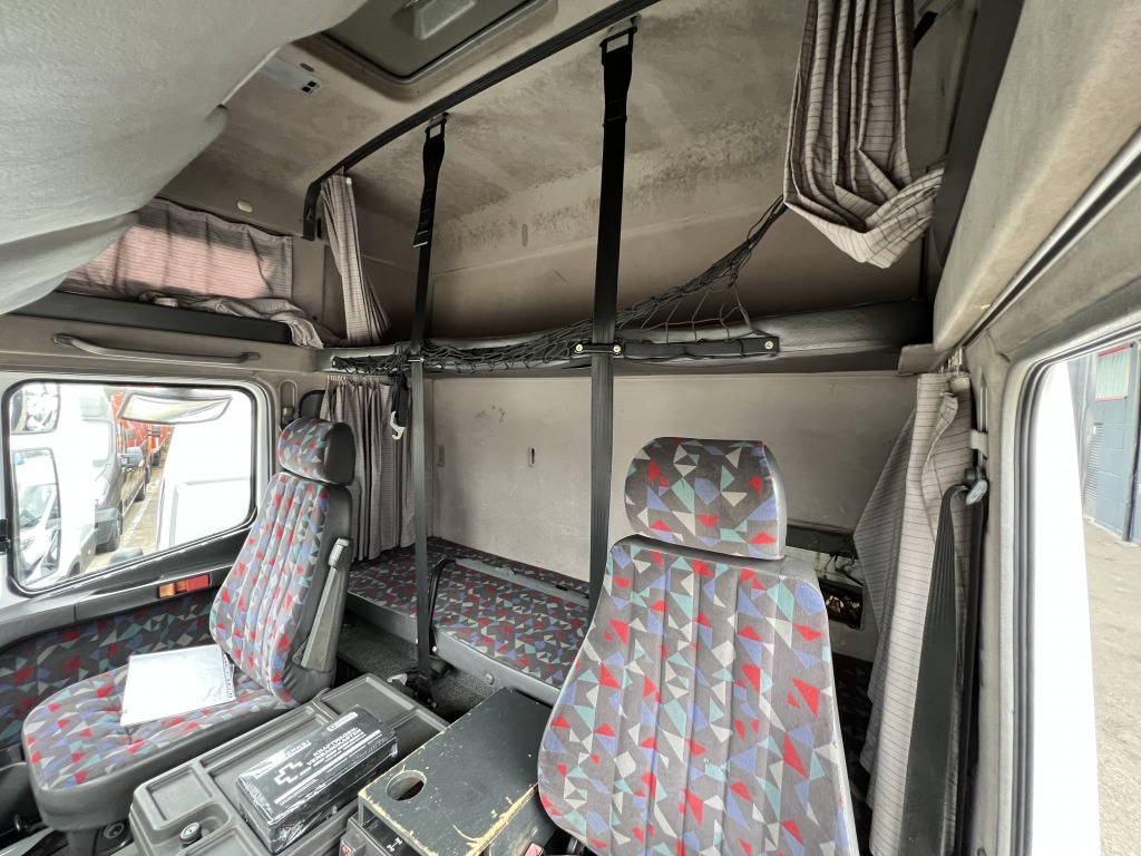 Mercedes-Benz SK 1827L Motorbremse Schlafkab Voll-Luftfederung - Caminhão com lona: foto 3 Mercedes-Benz SK 1827L Motorbremse Schlafkab Voll-Luftfederung - Caminhão com lona: foto 3