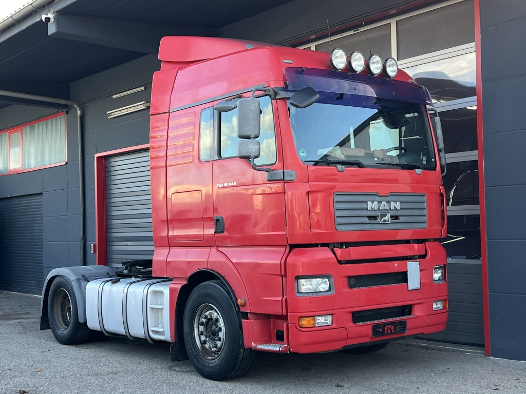 MAN TGA 18.440 Klimaaut Comfortschift Schaltgetriebe - Tractor: foto 1 MAN TGA 18.440 Klimaaut Comfortschift Schaltgetriebe - Tractor: foto 1