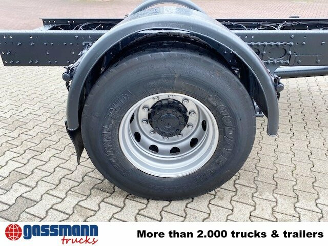 Caminhão furgão MAN TGM 18.280 4x2 BL Doka: foto 7