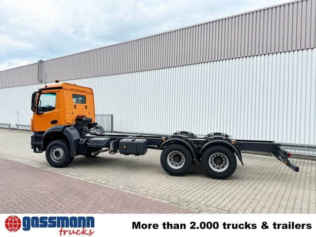 Mercedes-Benz Arocs 2633 6x4, 2x Nebenantrieb - Caminhão chassi: foto 2 Mercedes-Benz Arocs 2633 6x4, 2x Nebenantrieb - Caminhão chassi: foto 2